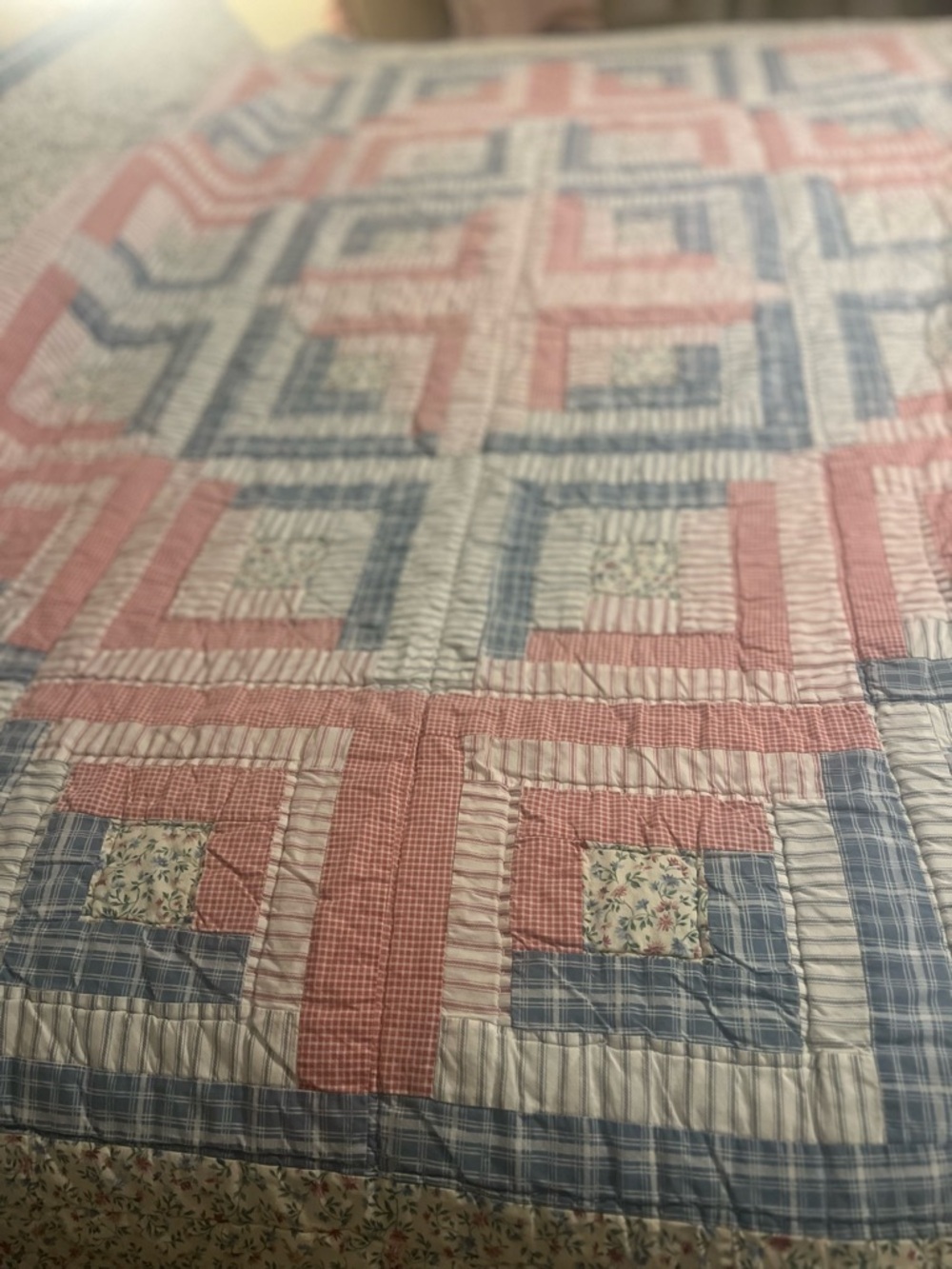 Vintage Floral Log Cabin Quilt - Blue & Pink - Picture 6 of 12